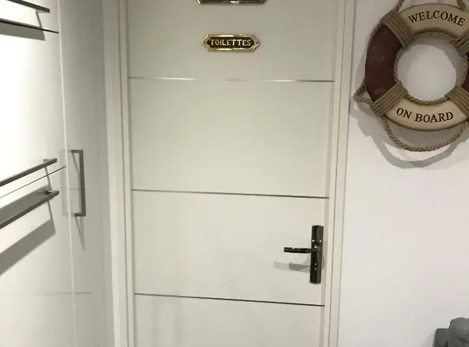 La Petite Barque * מנטון