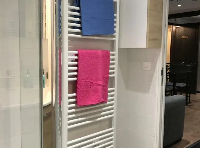 La Petite Barque * מנטון